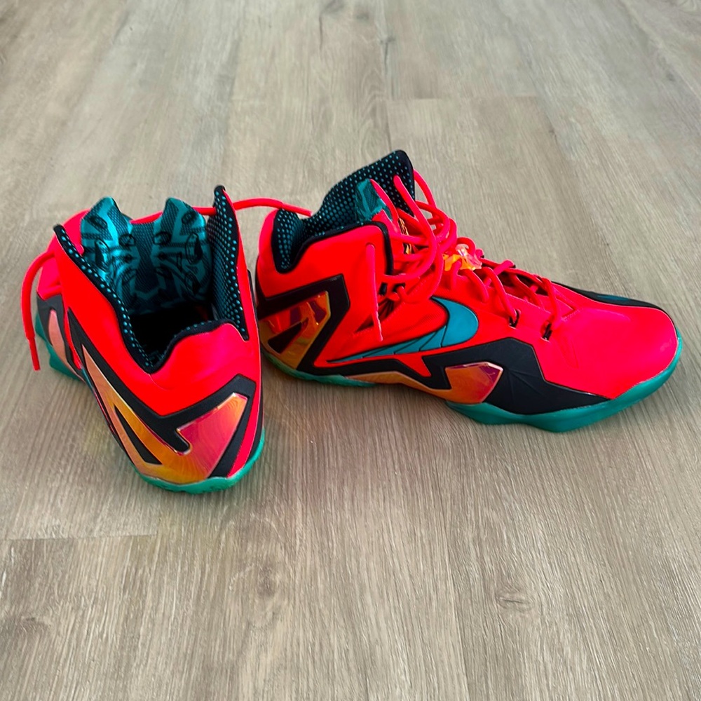 Men’s Nike Lebron XI “elite hero” size 12